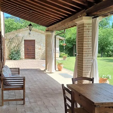 Scappo In Umbria, Le Scarsine Villa